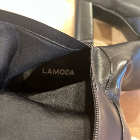 Moda Black and Red Platform Heeled Boots with Floral Design - Picture 6 of 6